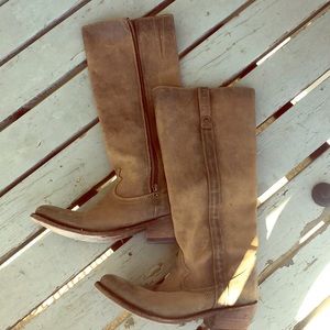 Amazing distressed Liberty black boot